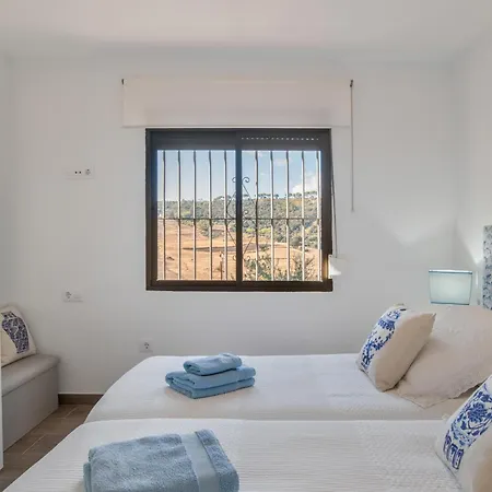 Літній будинок Mimosas *